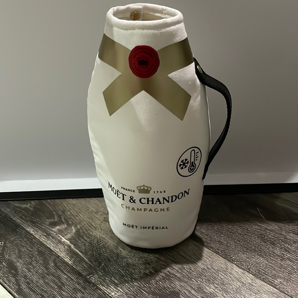 Moët & Chandon Ice Jacket for your champagne bottle - reusable and stylish